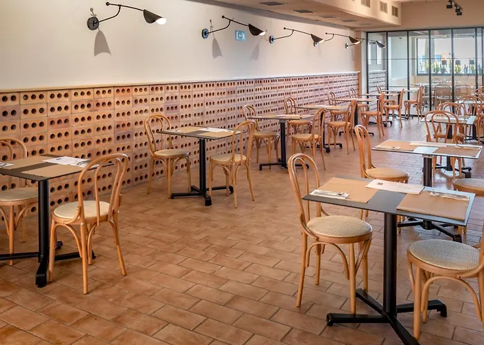 Ght Miratge - Only Adults 18 And Up