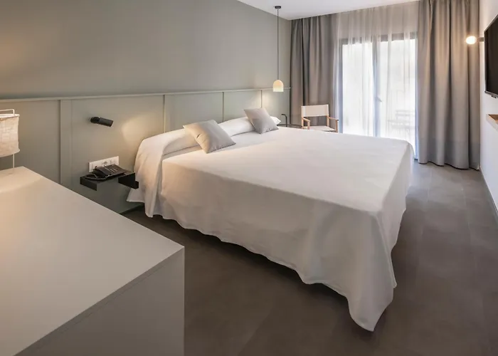 Ght Miratge - Only Adults 18 And Up Otel