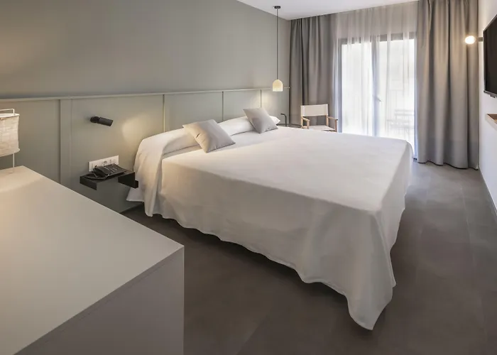 Ght Miratge - Only Adults 18 And Up Otel