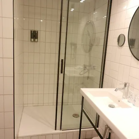 Ght Miratge - Only Adults 18 And Up